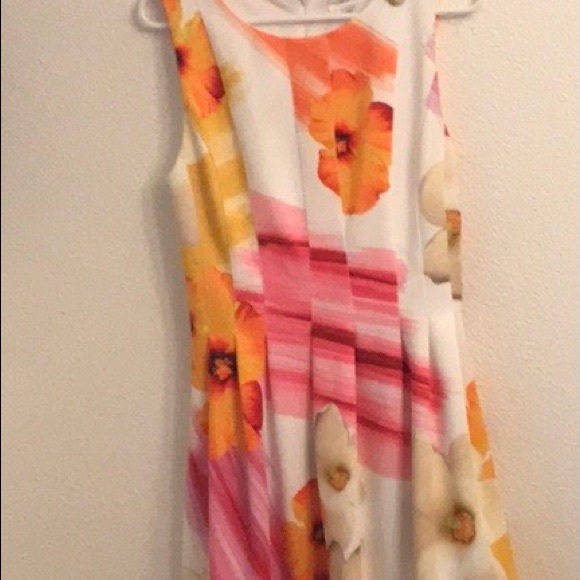 CALVIN KLEIN FLORAL SLEEVELESS DRESS - Picture 2 of 4